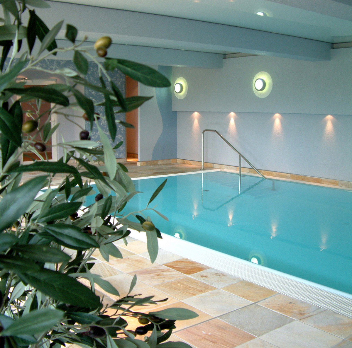 Hotel-Sonneck-Vitalbereich-am-Olivenhain-Schwimmbad.jpg